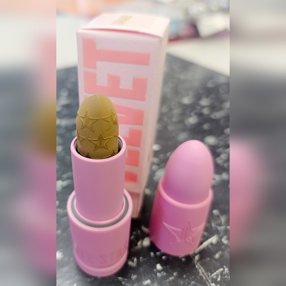 NIB Jeffree Star Velvet Trap Lipstick in Unphazed Full Size 3.3g - Picture 2 of 3